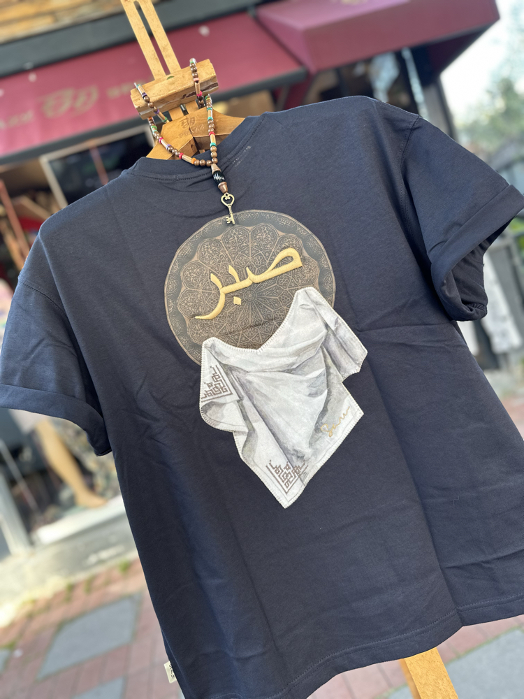 SABR // Atölyeden Gökyüzüne: Sınırsız Sabır, Kusursuz Stil (Lacivert)