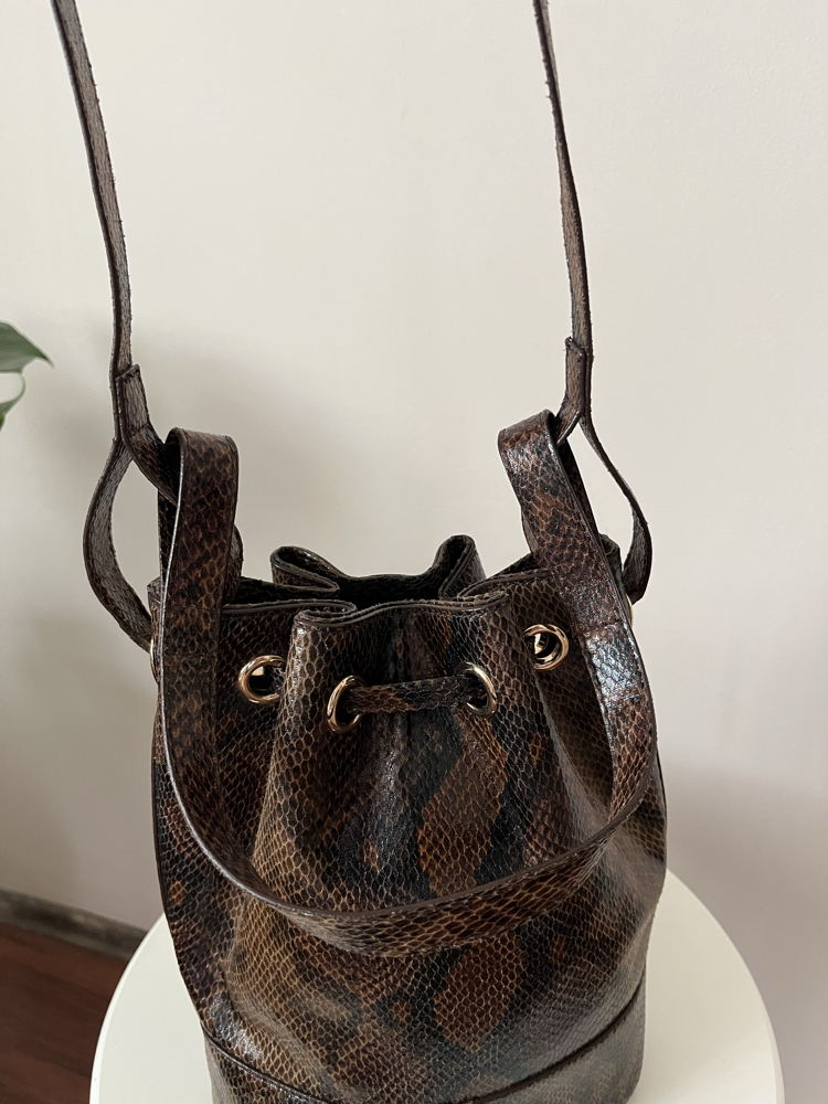 Suni Deri Büzgülü Bucket Çanta