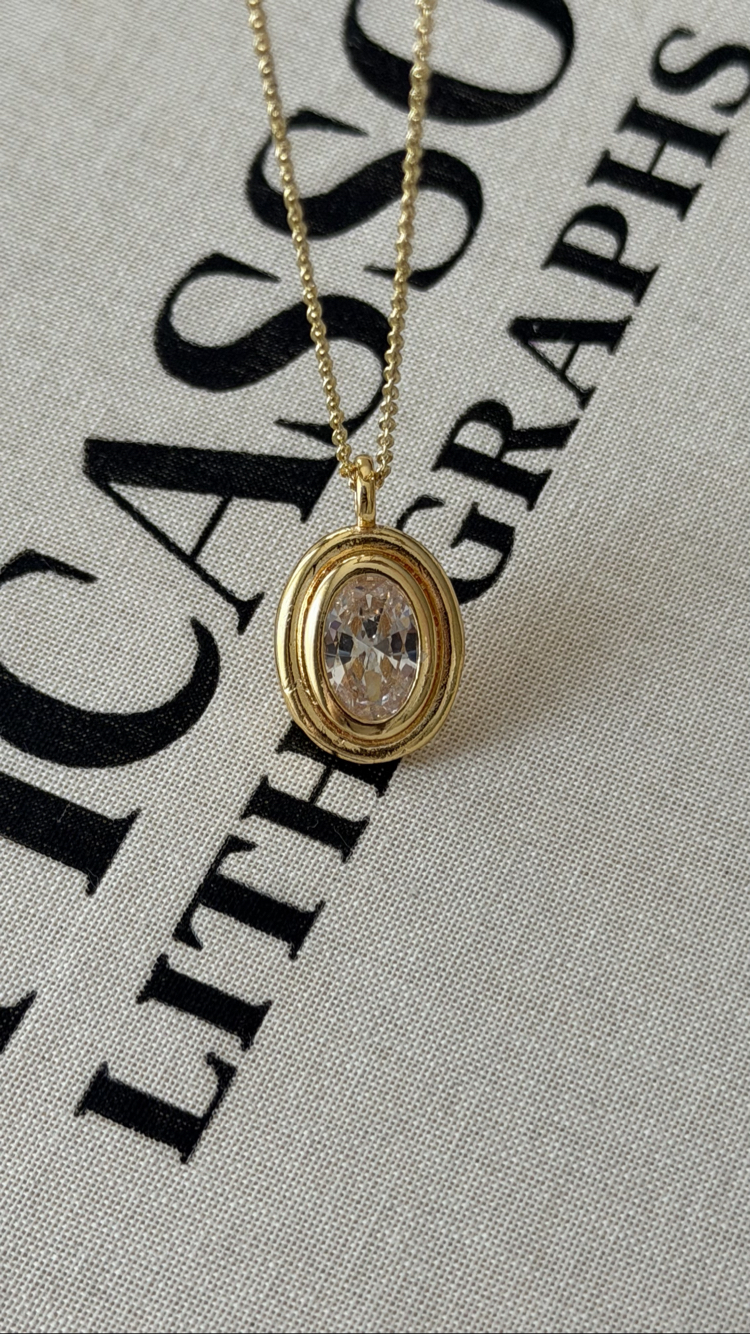 Antik oval taşlı kolye (Beyaz renk)
