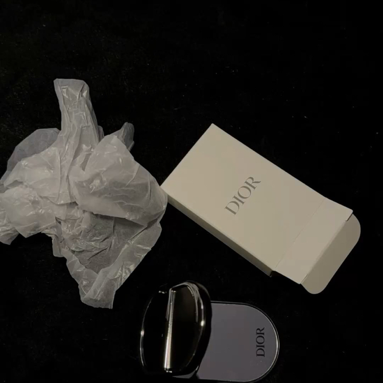 Dior Yapışkanlı Ayna