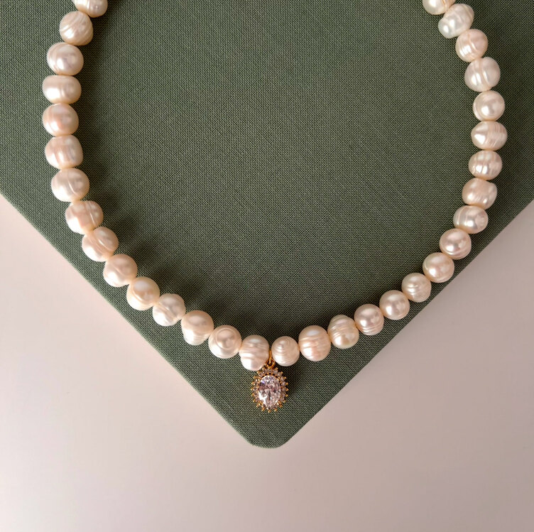 Oval Taşlı İnci Kolye