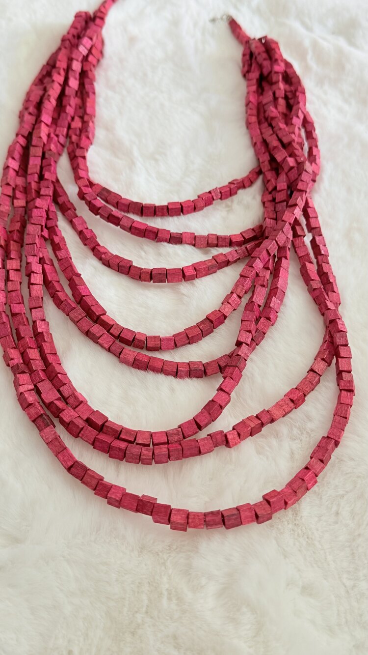Pembe ahşap boncuk çoklu kolye