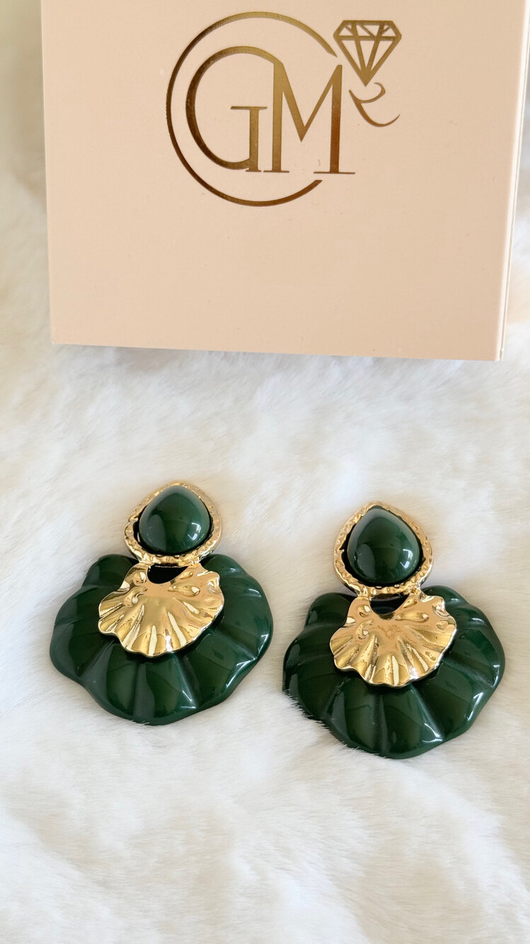 Gold detaylı yeşil küpe