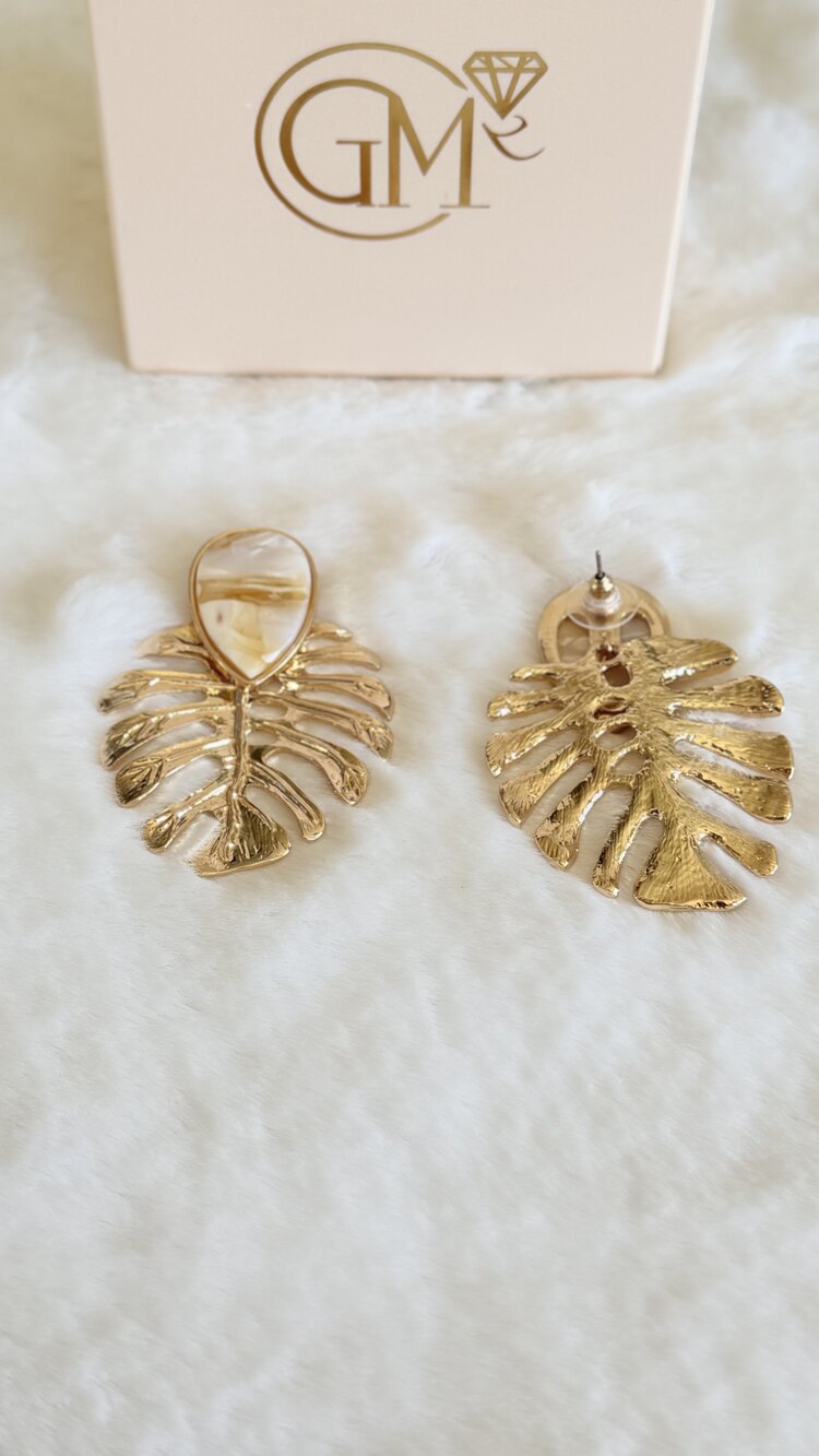 Gold detaylı yaprak küpe 