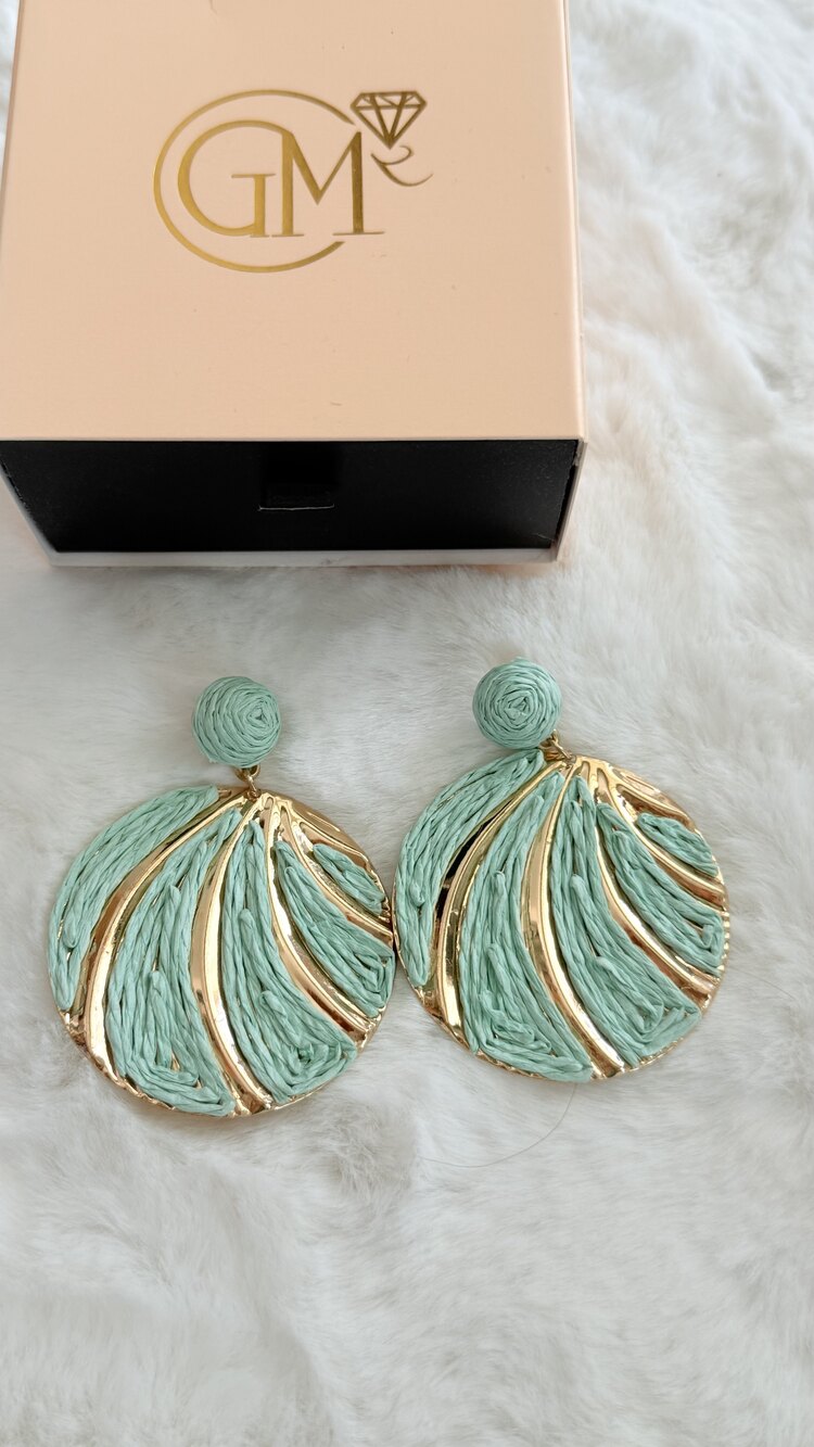 Mint yeşili küpe