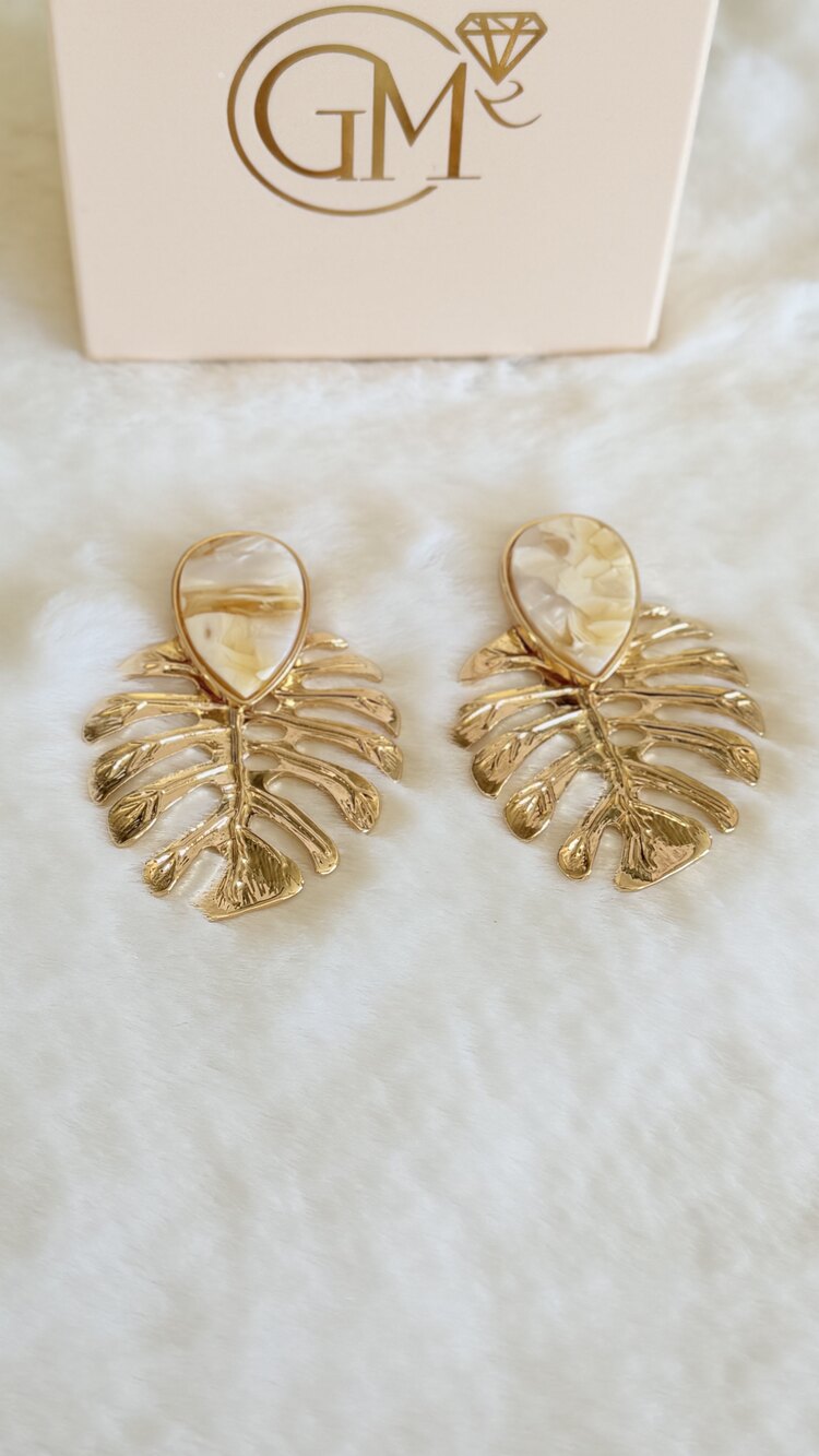 Gold detaylı yaprak küpe 