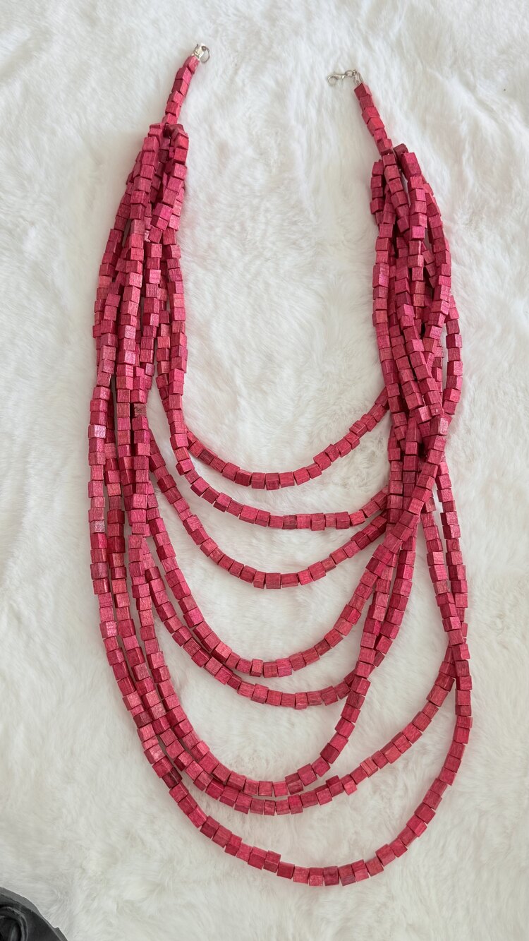 Pembe ahşap boncuk çoklu kolye