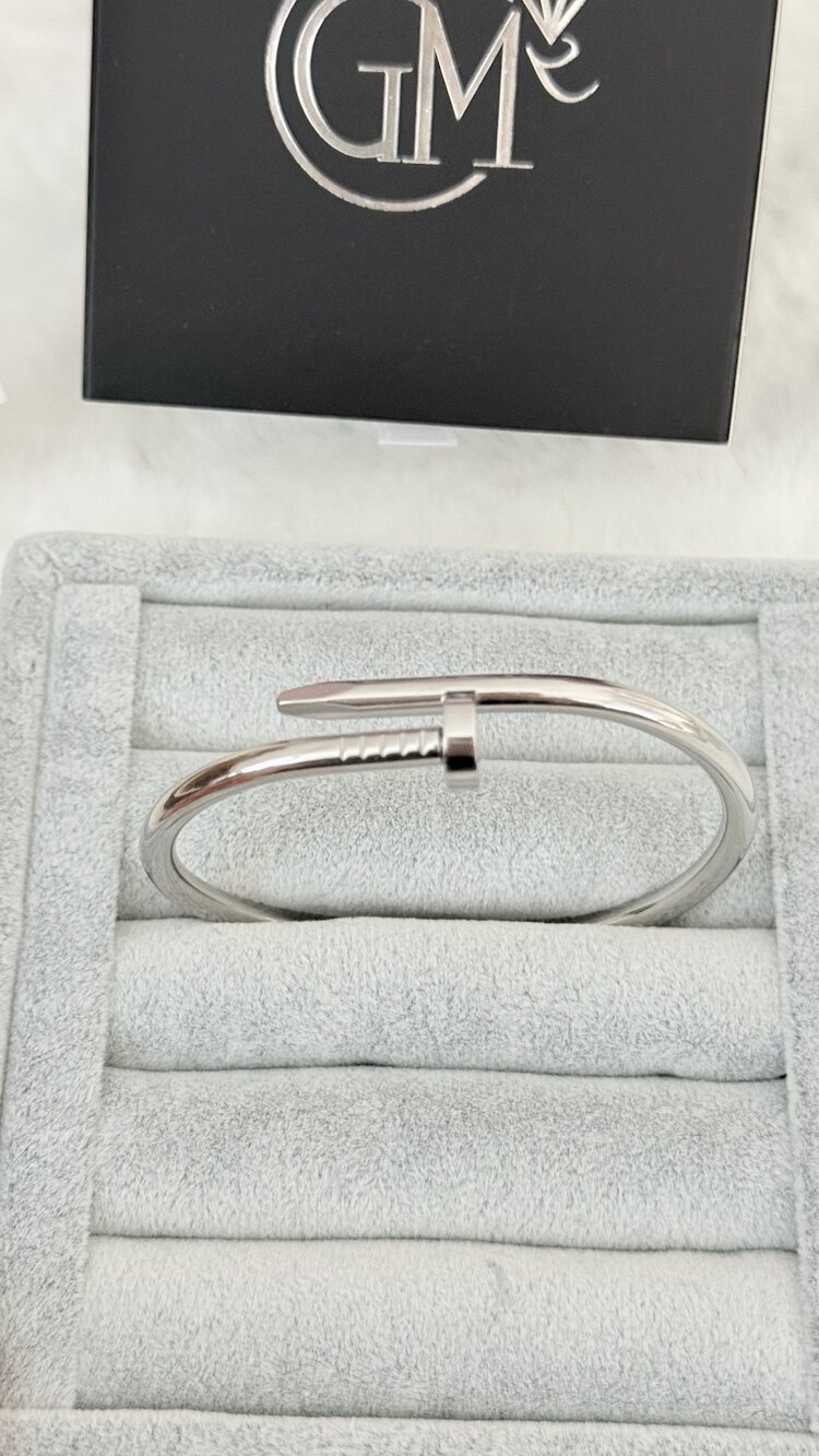 Unisex Minimalist Paslanmaz Çelik Çivi Formlu Bileklik – Gümüş Renk, Şık ve Modern Tasarım
