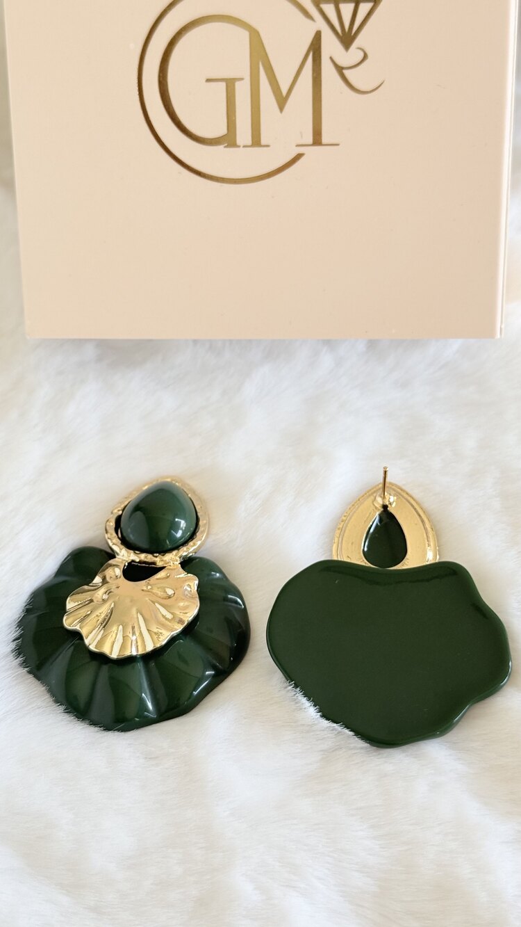 Gold detaylı yeşil küpe