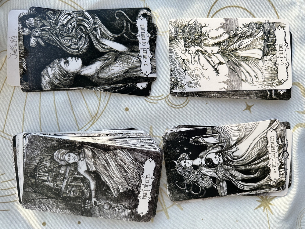 Tarot of the abyss (12cm 7cm)