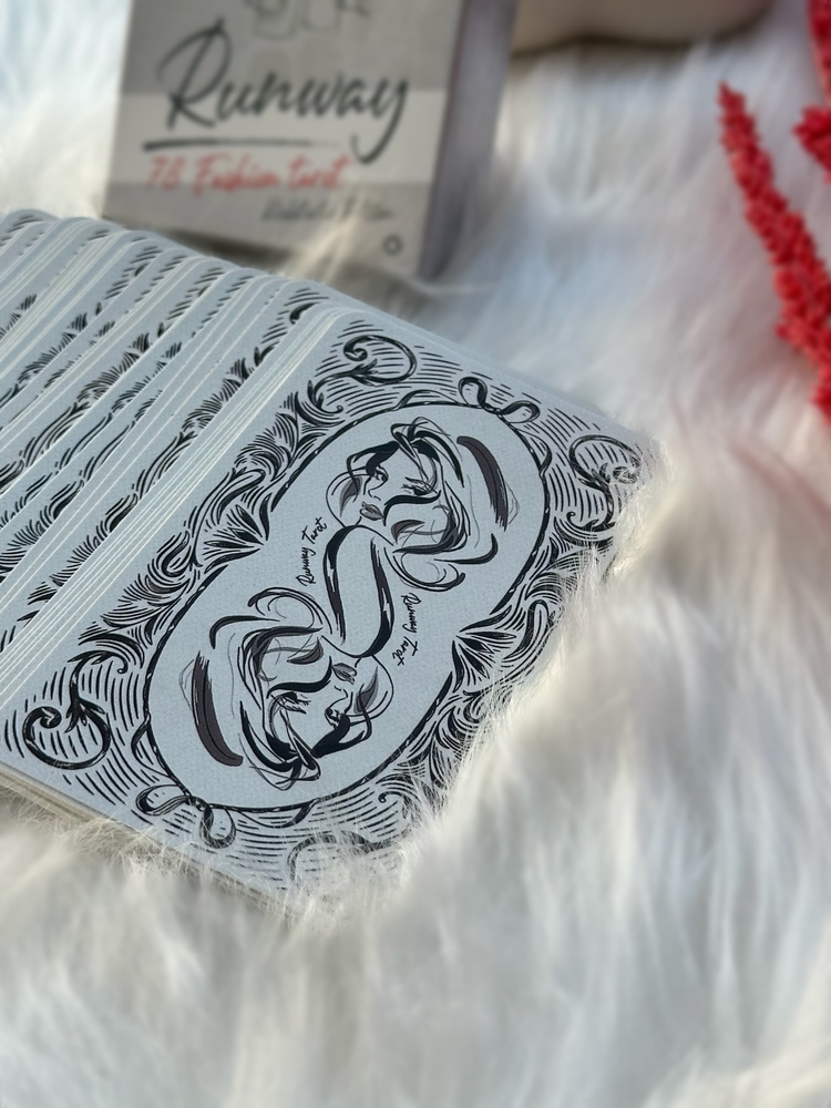 Runway tarot destesi
