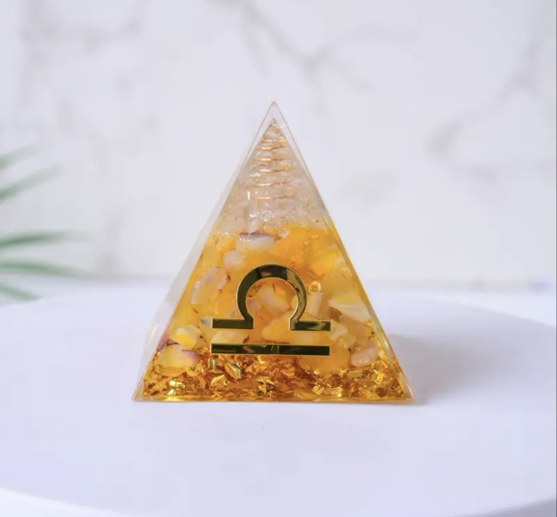 Burçlar (zodiac) kristal enerji piramidi