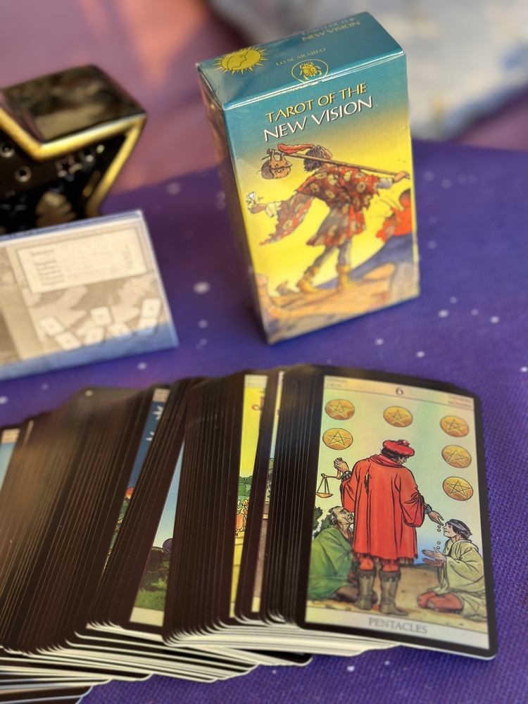 New vision tarot destesi