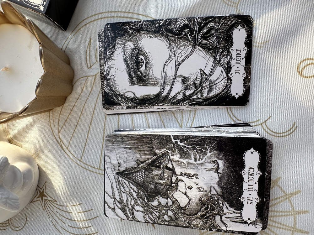 Tarot of the abyss (12cm 7cm)