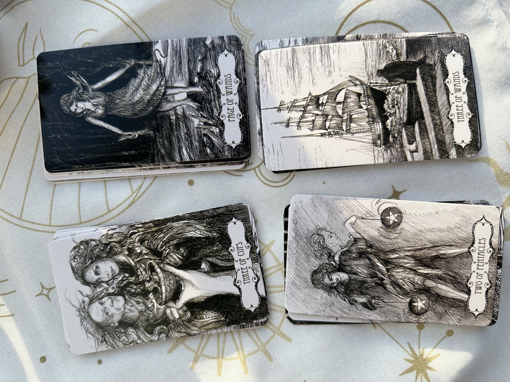 Tarot of the abyss (12cm 7cm)