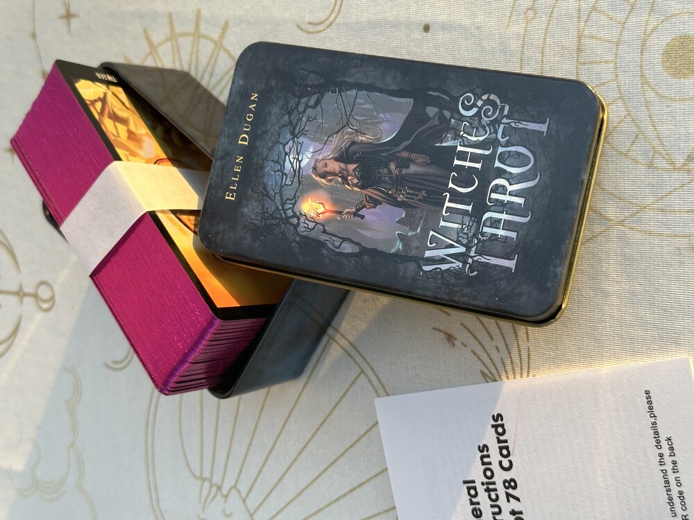 Witches tarot destesi (metal kutulu)