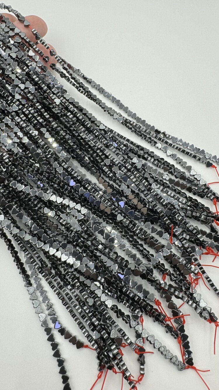 Yandan Delik Kalp Hematit 4MM