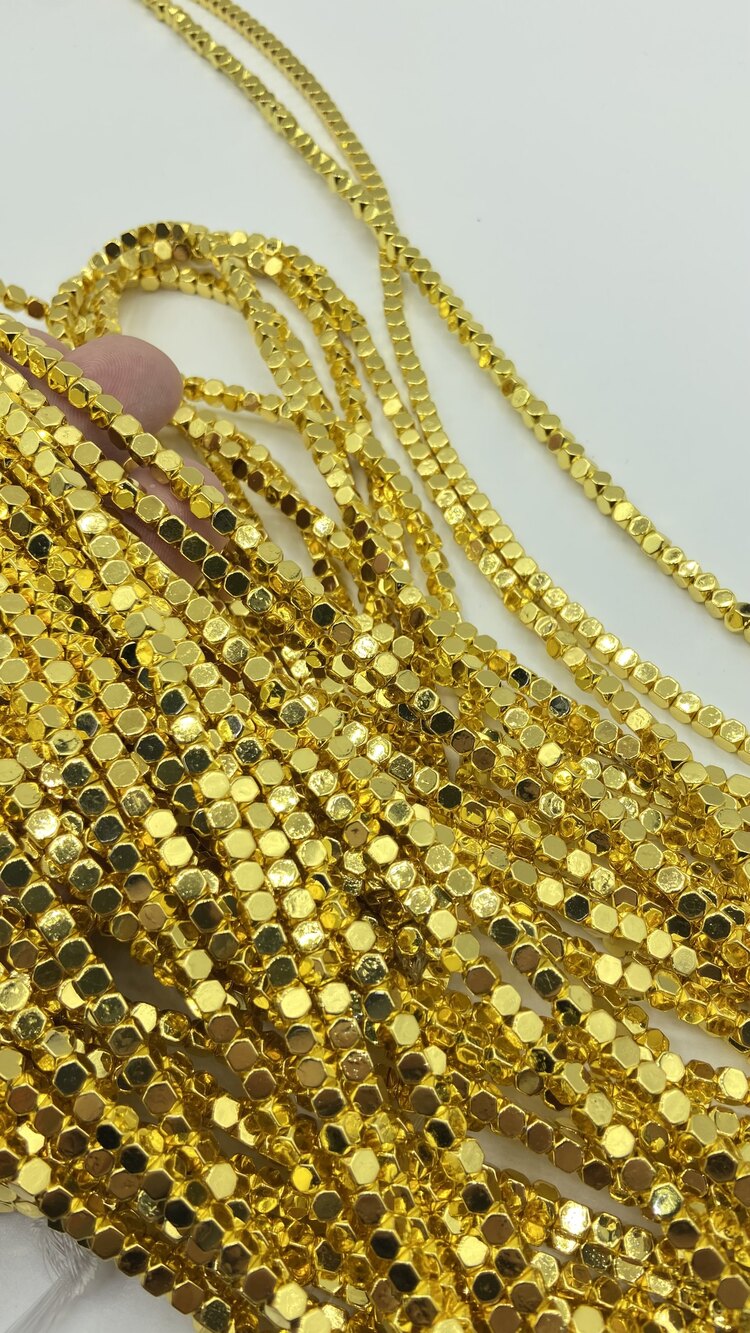 Hematit Gold Küp 4MM