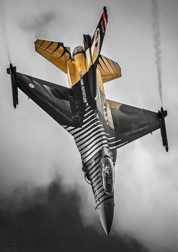 F-16 Savaş Uçağı Tablosu | Solo Türk Akrobasi Duvar Dekoru