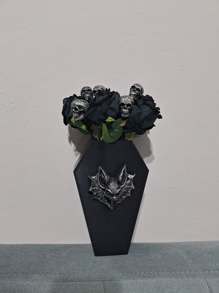 Gotik Yarasa Detaylı Tabut Vazo