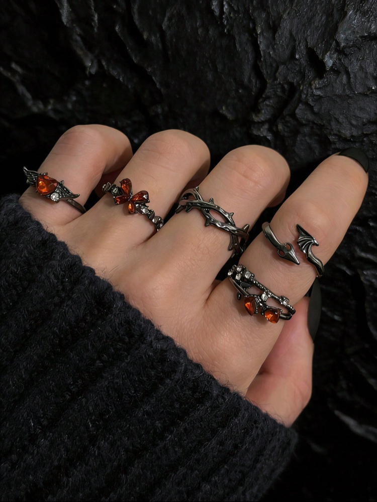 ⁠5 Parça Vampire Kırmızı Taş Diken Yüzük Seti⁠