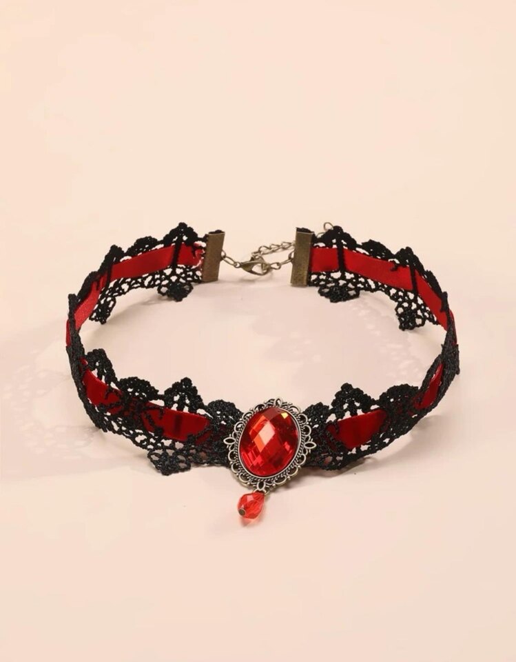 Romantic Goth Dantel Detaylı Kırmızı Taşlı Kolye