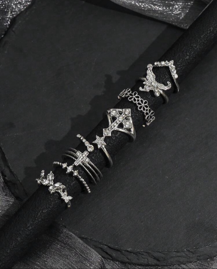  8 Adet Grunge Haç & Kelebek Detaylı Çoklu Yüzük Seti