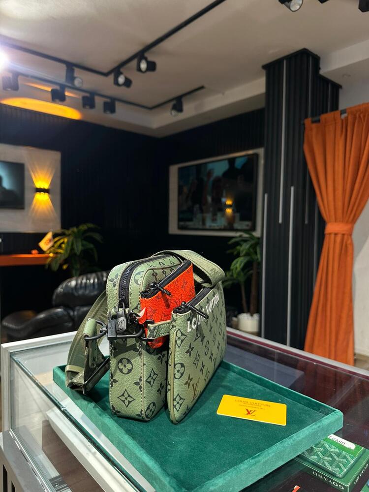 Louis Vuitton Clutch Three Bag