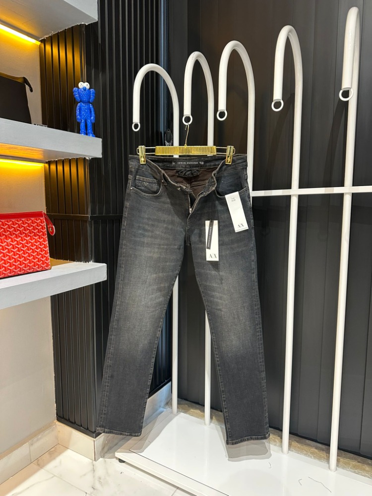 ARMANİ Jean
