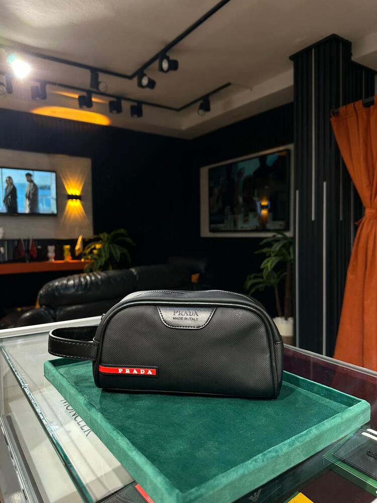 Prada Siyah El Çantası