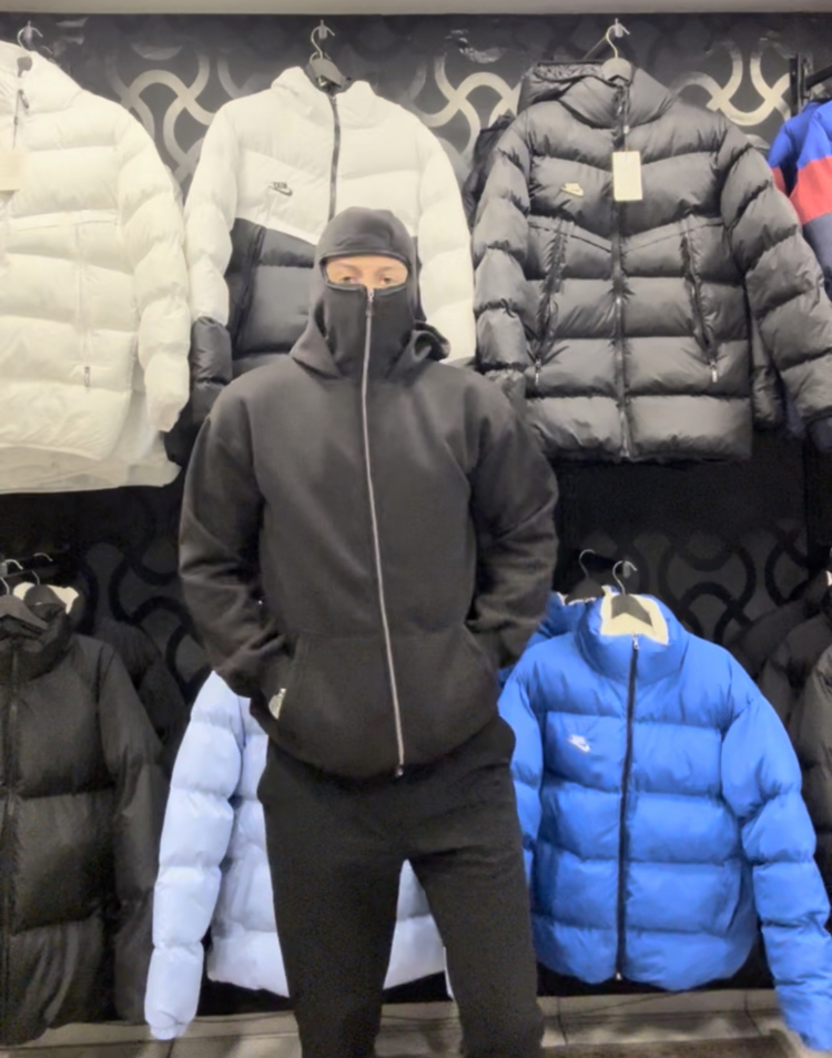 MASKELİ HIRKA