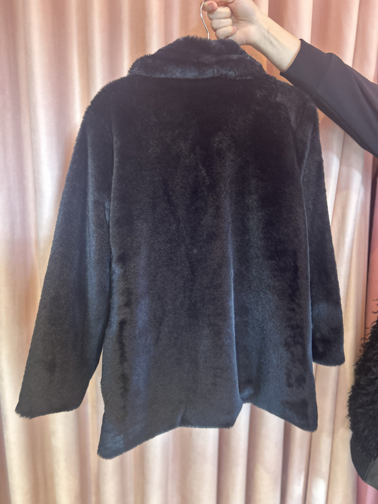 Siyah peluş mont (standart beden)