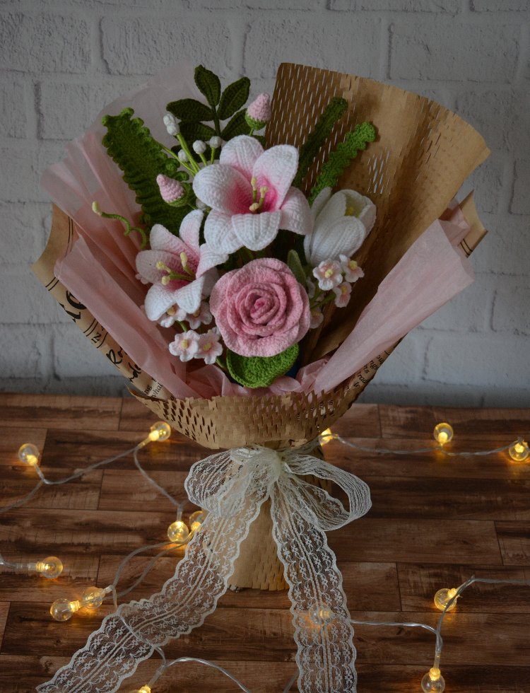 GÜL, LALE VE LİLYUM BUKETİ