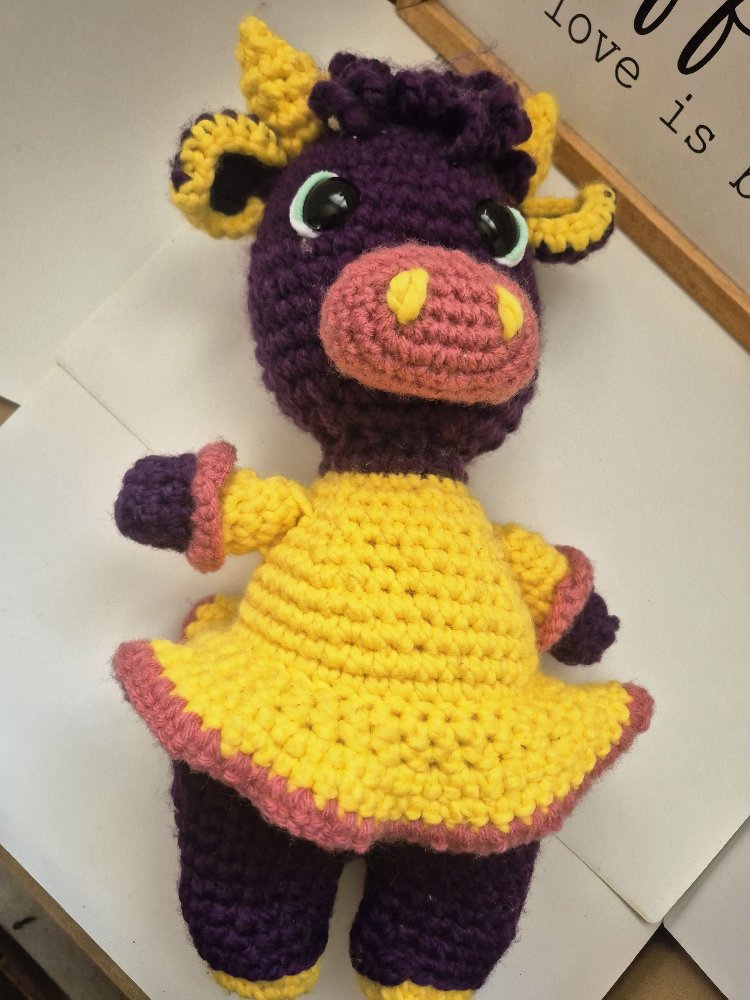 Highland Cow/ Neşeli mor inek