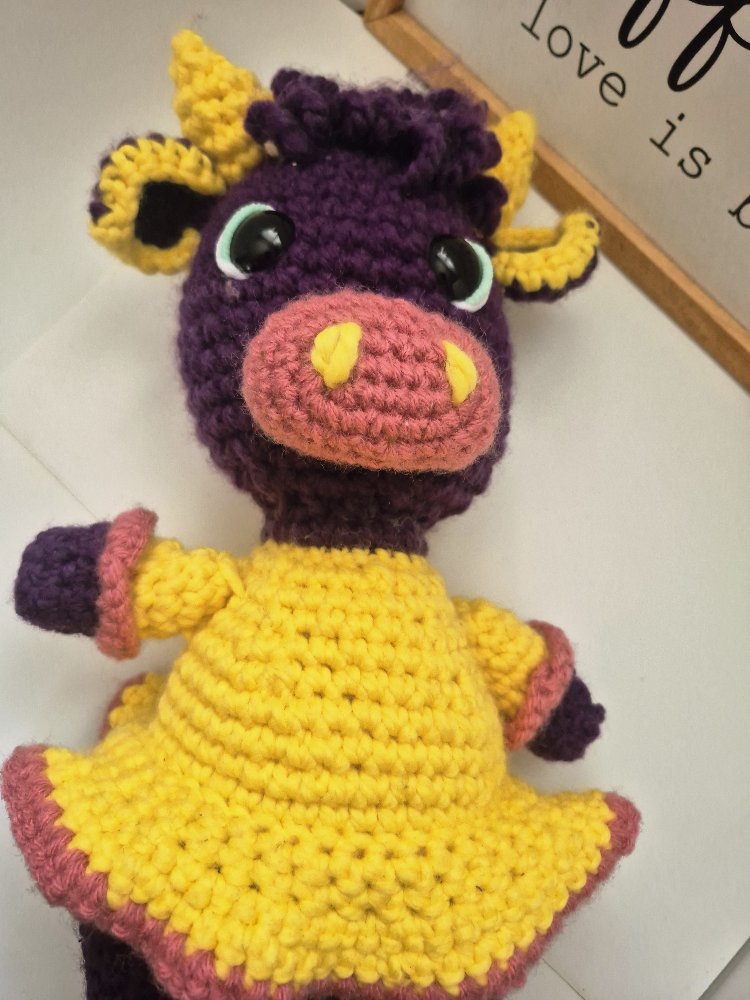 Highland Cow/ Neşeli mor inek