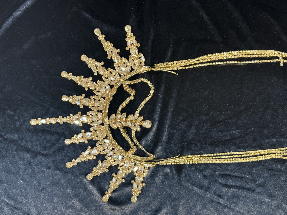 Gold dikine model taç