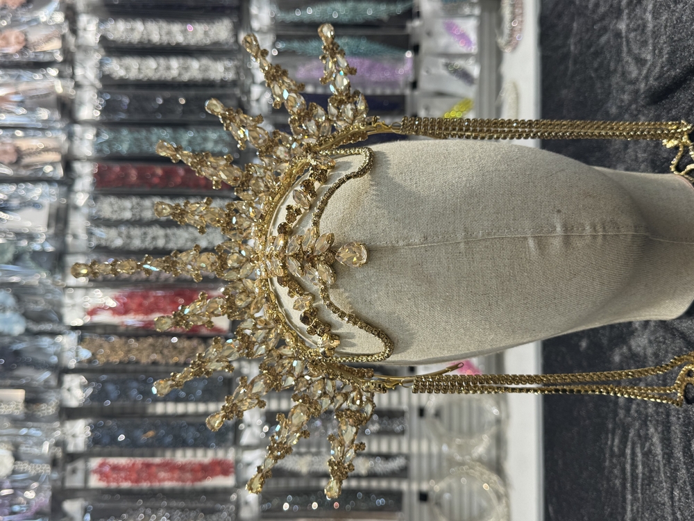 Gold dikine model taç