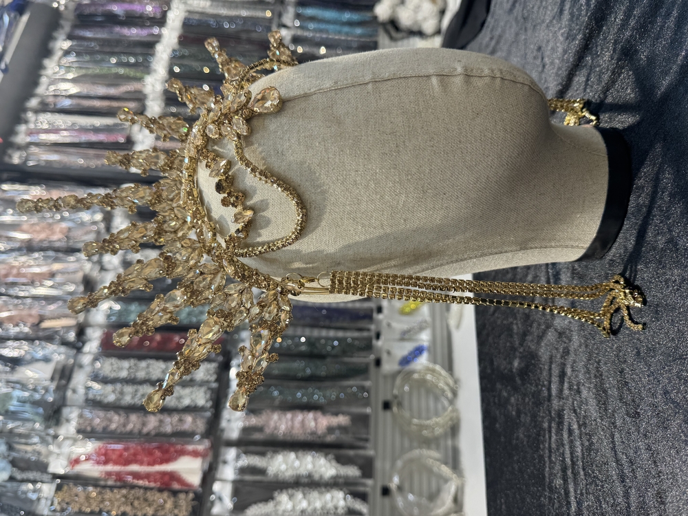 Gold dikine model taç