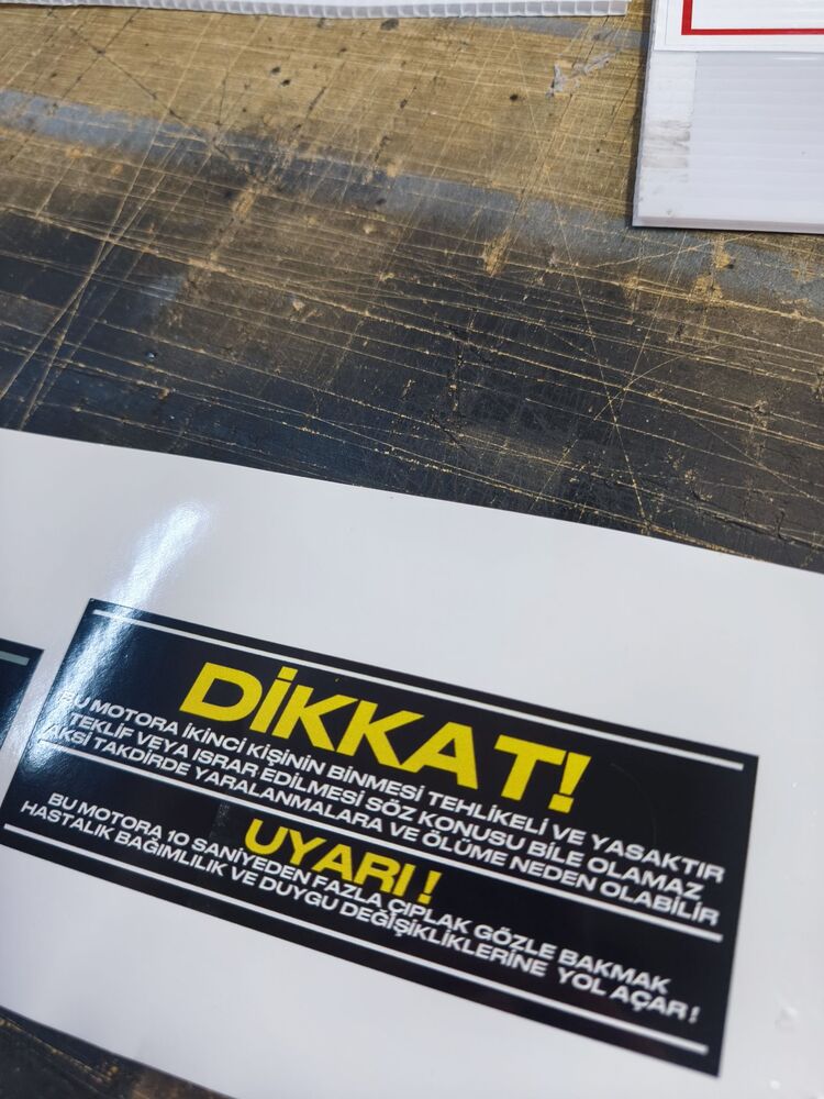 Dikkat sticker 