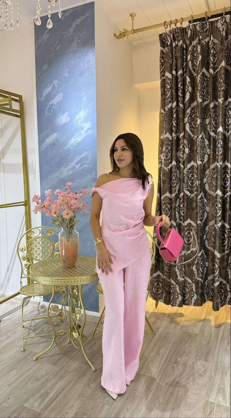 Kendinden tokalı pembe keten takım