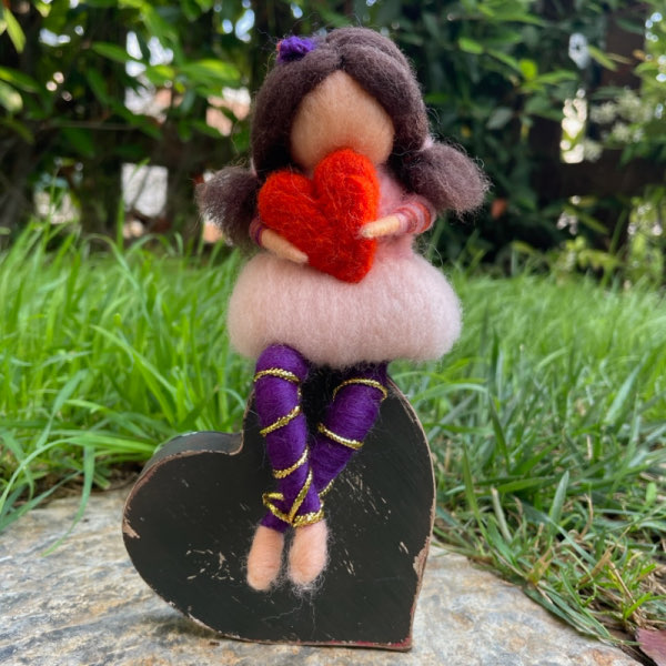 Kalpli Romantik Keçe Bebek
