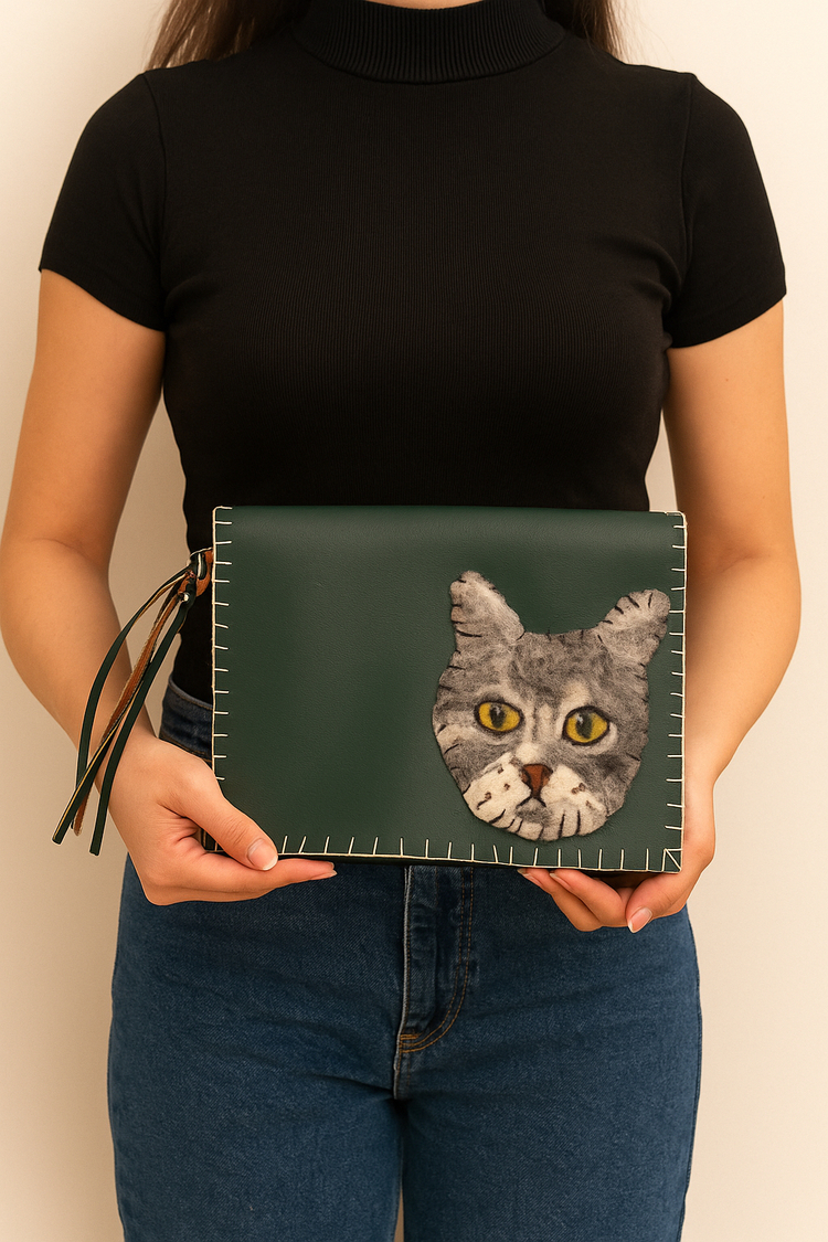 Yeşil kedi detaylı çanta