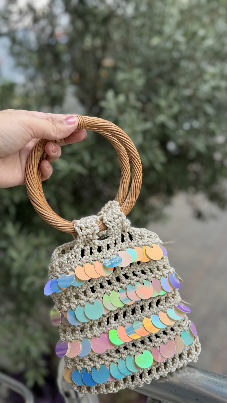 Ahşap kulplu pullu çanta