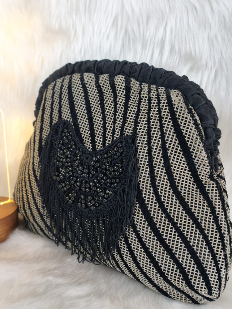 Püskül Detaylı Clutch