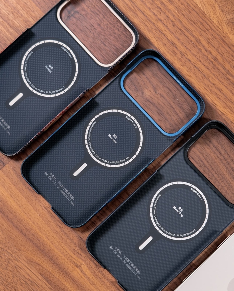 Desert Carbon MagSafe Case