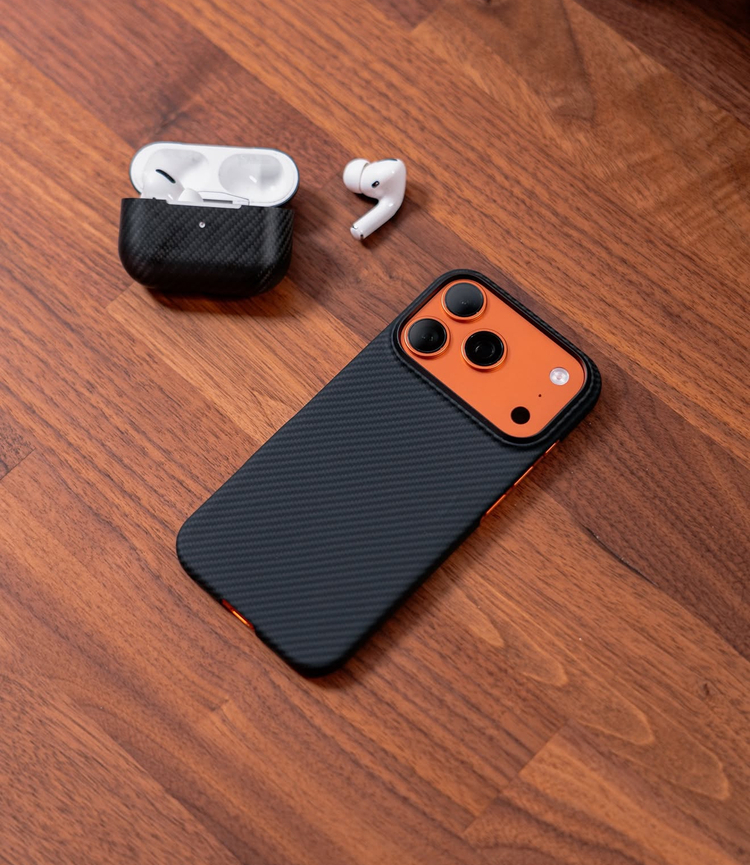 Black Carbon MagSafe Case