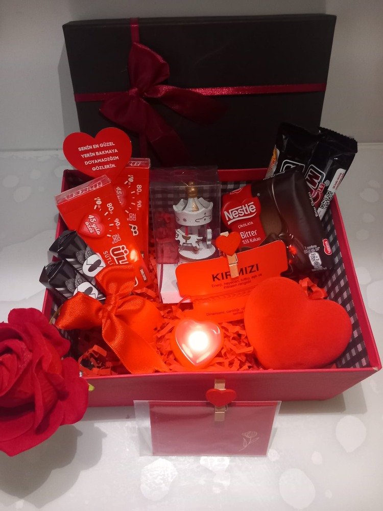 RED LOVER BOX