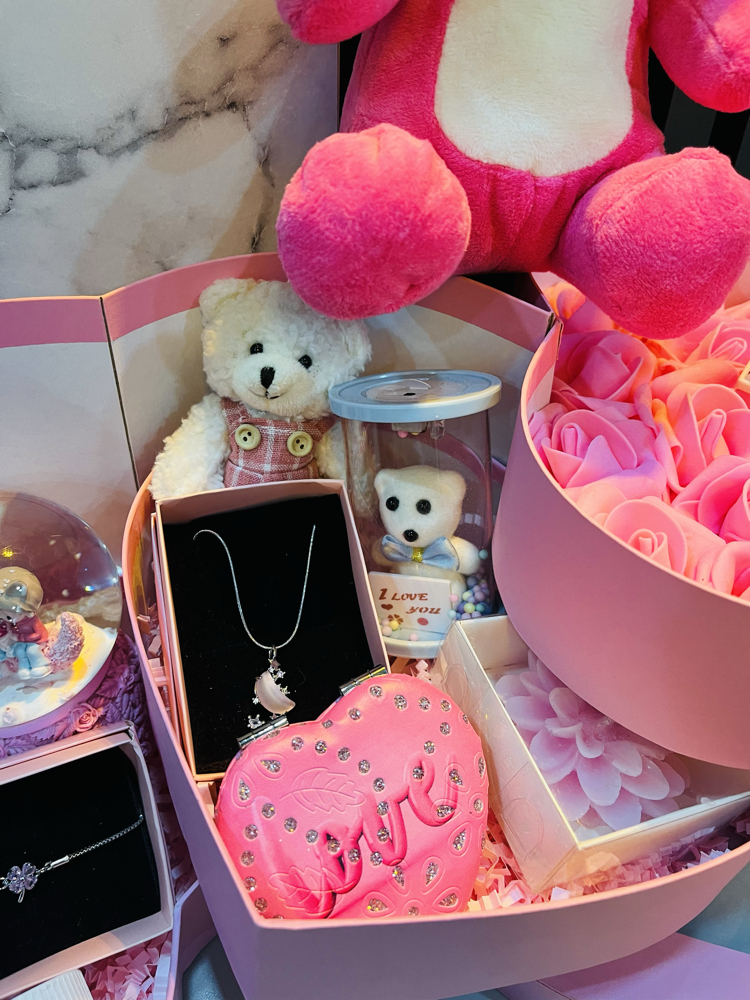 Pembe puffy 3 katlı hediye seti