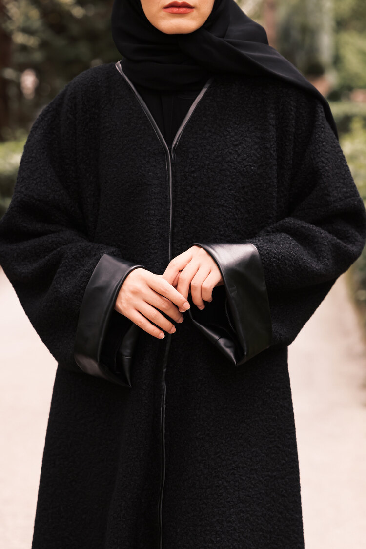 Deri Detaylı Buklet Abaya