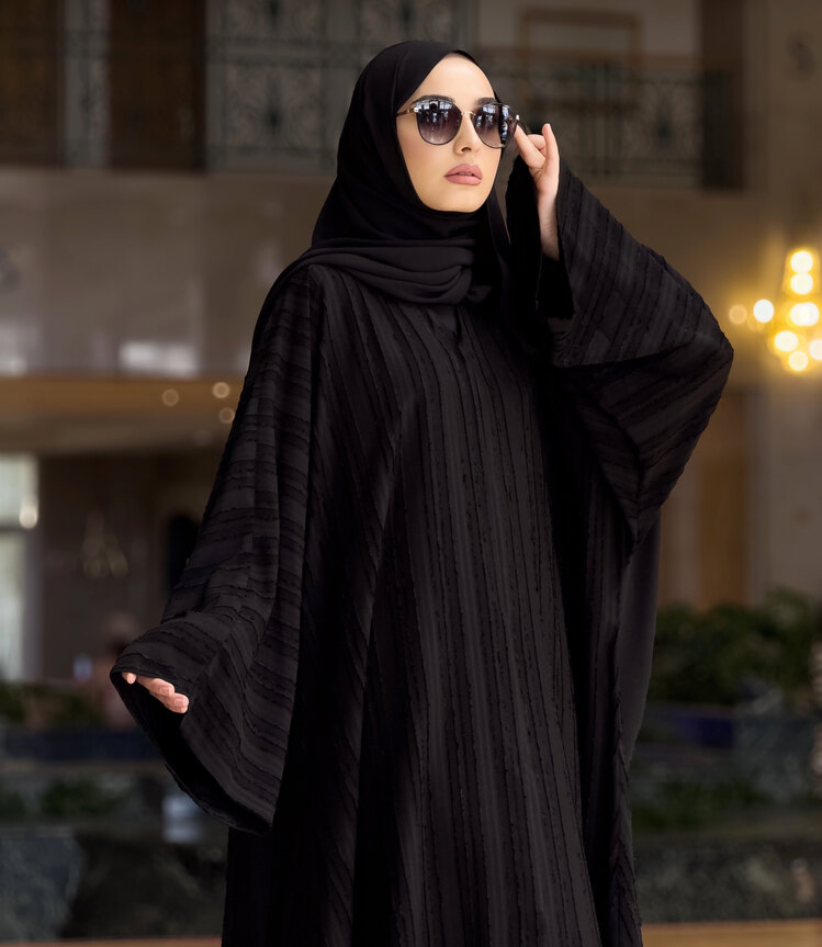 Reem Abaya ve Şalı